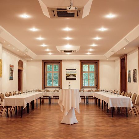 Hotel Kastiel Mojmirovce Bagian luar foto