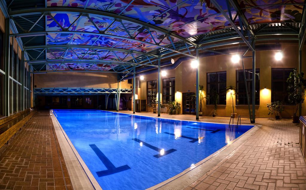 Hotel Kastiel Mojmirovce Bagian luar foto