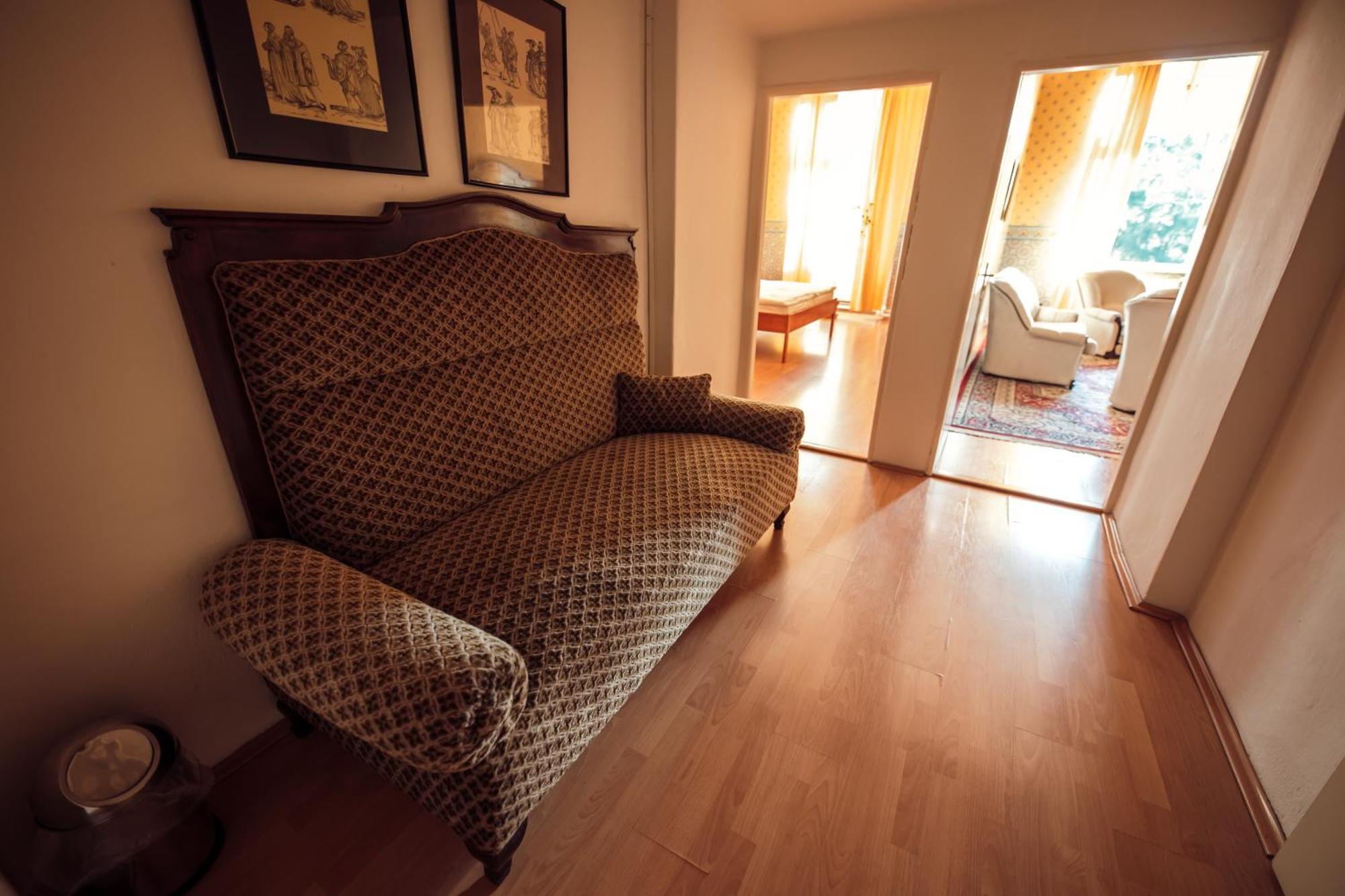 Hotel Kastiel Mojmirovce Bagian luar foto