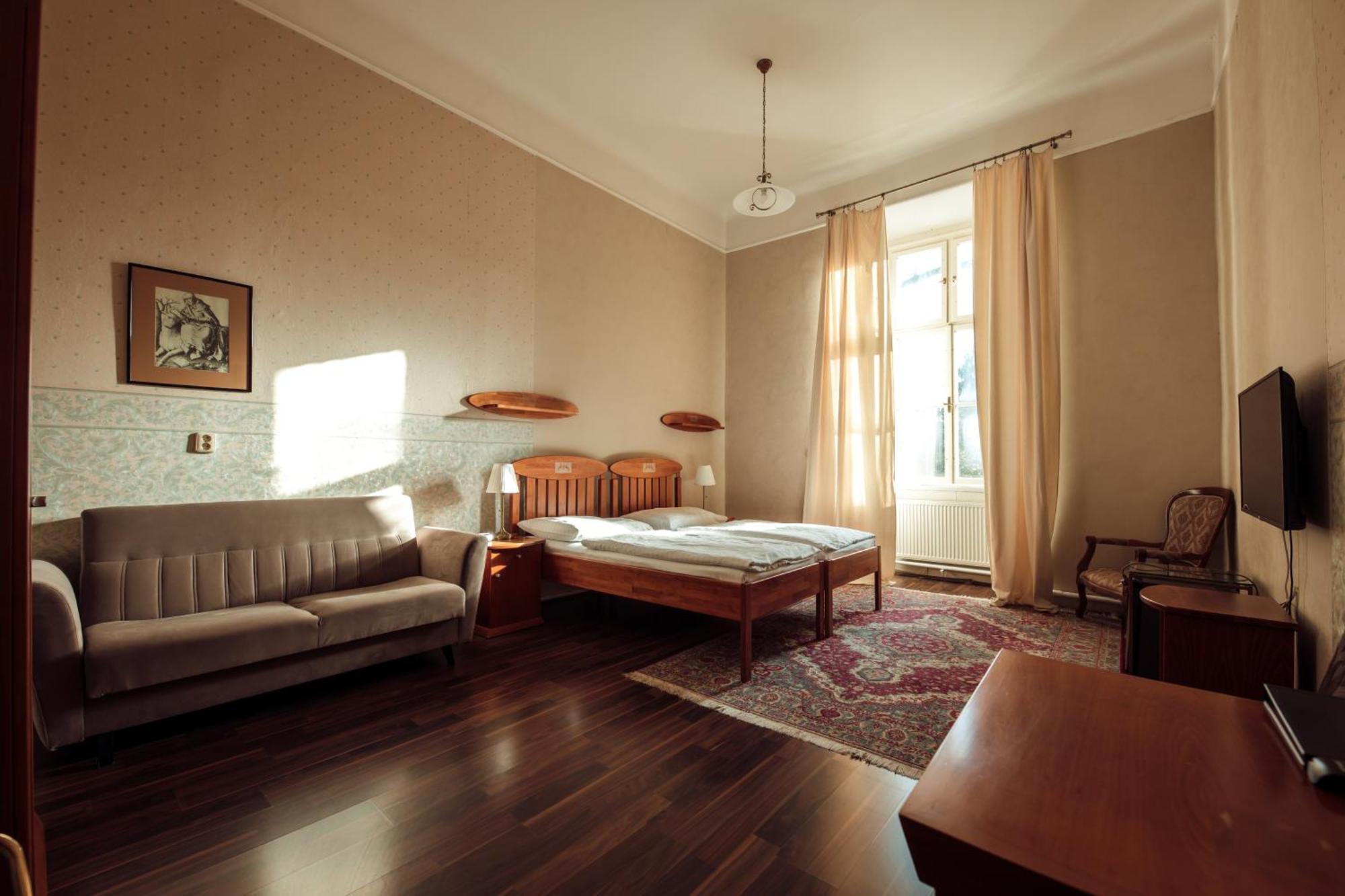 Hotel Kastiel Mojmirovce Bagian luar foto