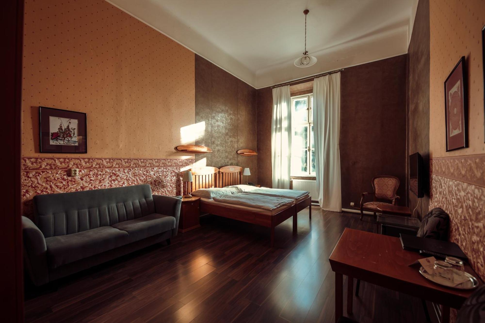 Hotel Kastiel Mojmirovce Bagian luar foto