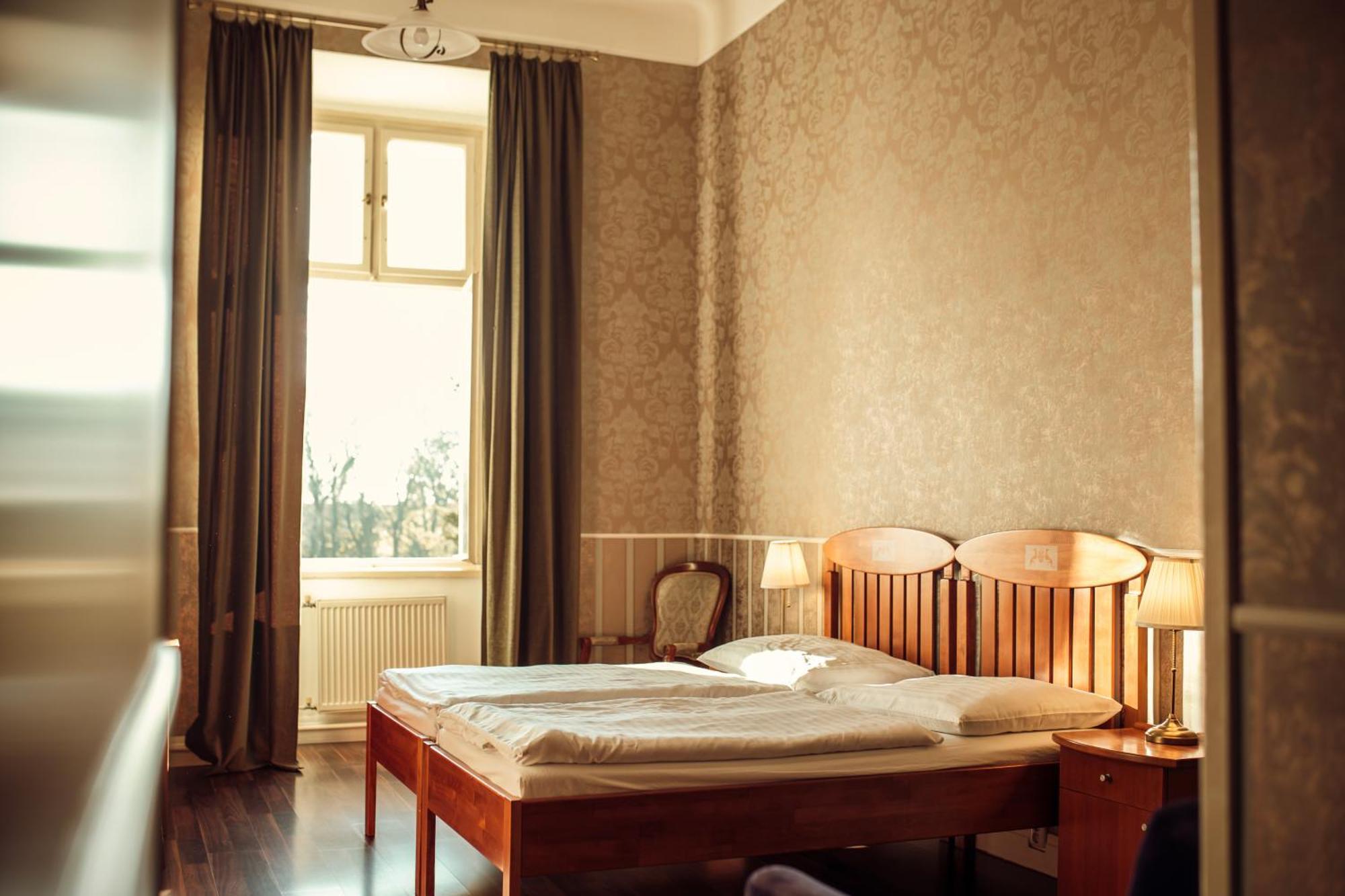 Hotel Kastiel Mojmirovce Bagian luar foto