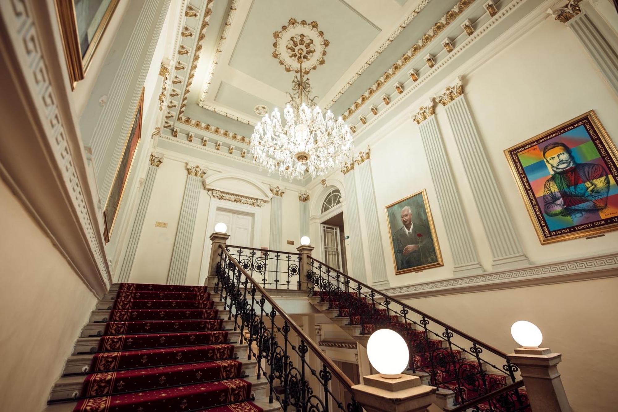 Hotel Kastiel Mojmirovce Bagian luar foto