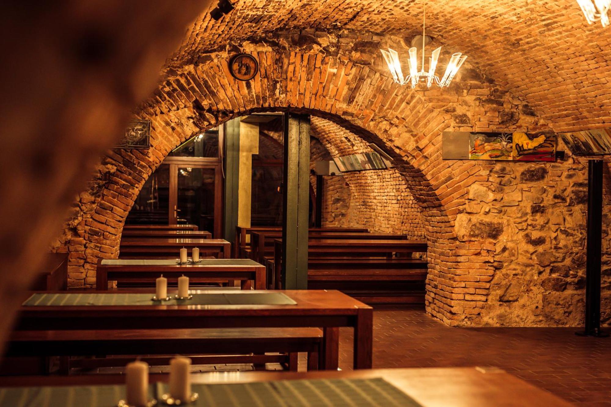 Hotel Kastiel Mojmirovce Bagian luar foto