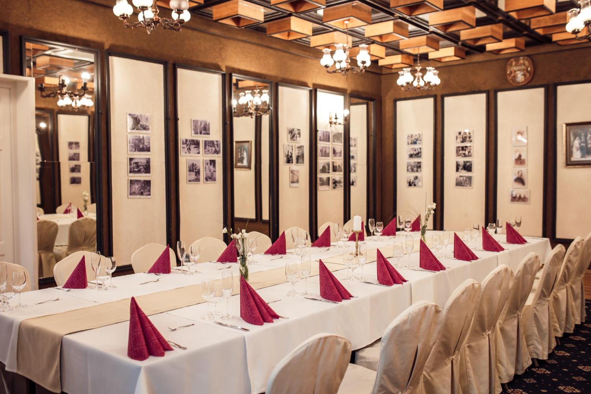 Hotel Kastiel Mojmirovce Bagian luar foto