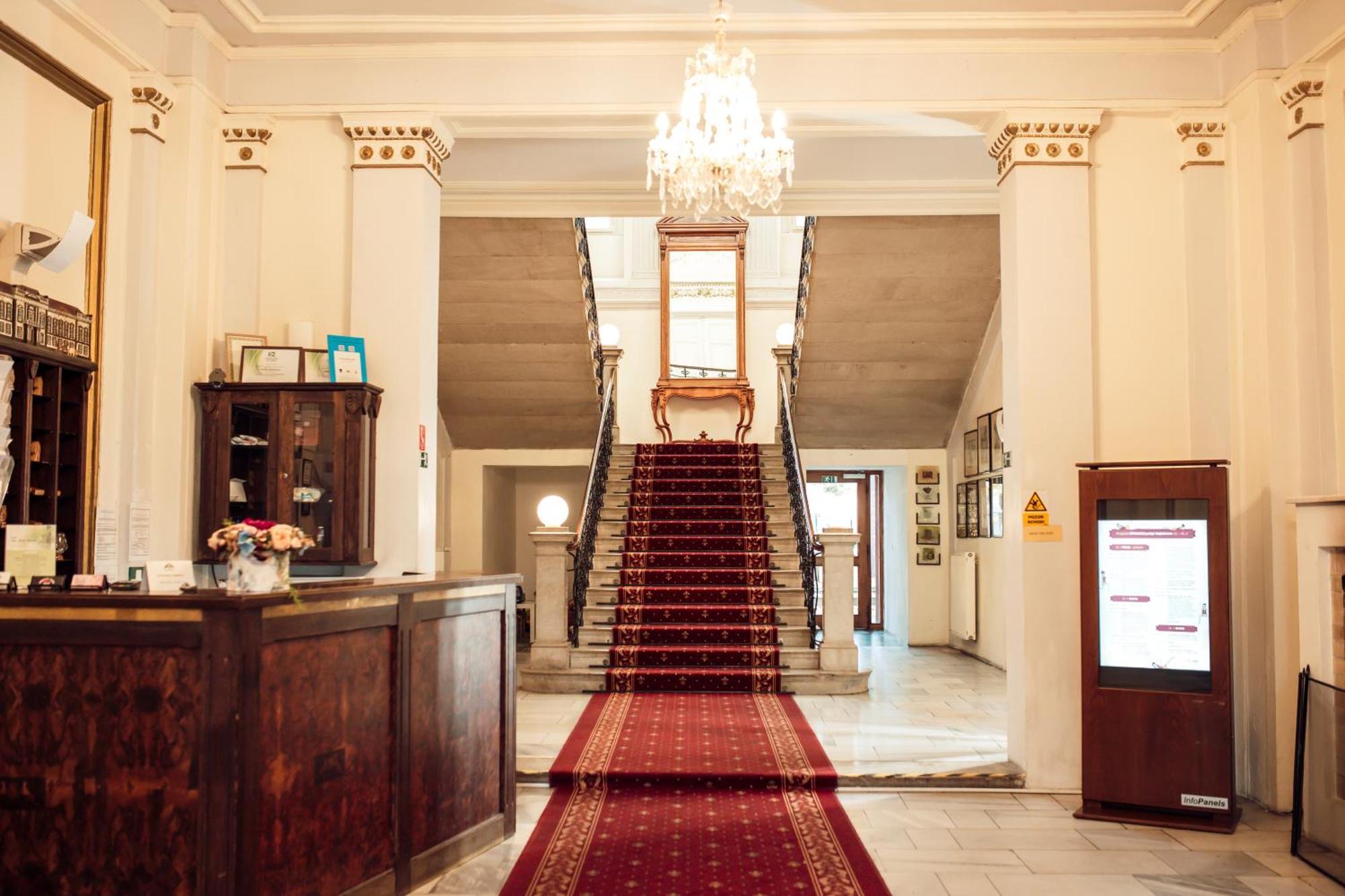 Hotel Kastiel Mojmirovce Bagian luar foto